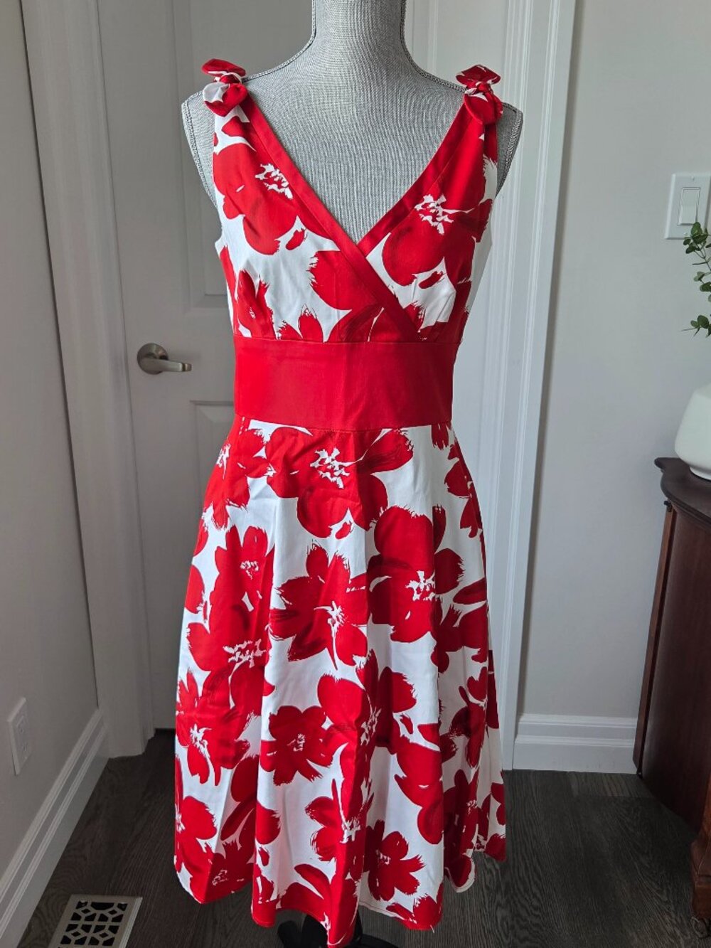 Donna Morgan fit and flare red and with v neck sleeveless bow detail size 10